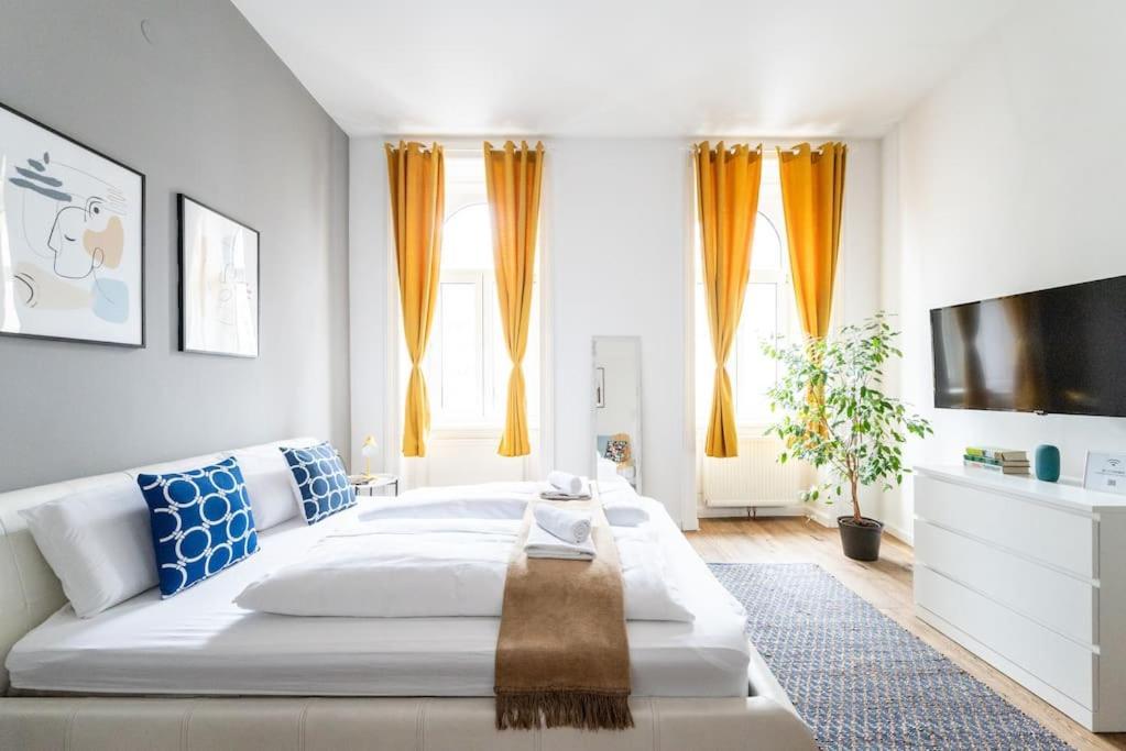 Апартаменты Lite 1Br Near Metro & Center By Hm Вена Экстерьер фото